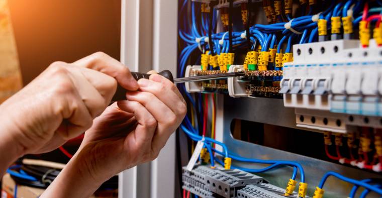 Circuit Breaker Electrician Dubai